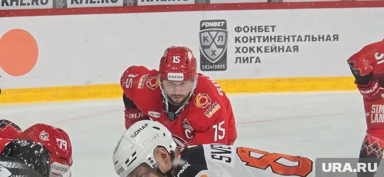 Капитан «Автомобилиста» Анатолий Голышев своим голом перевел игру в овертайм (архивное фото)