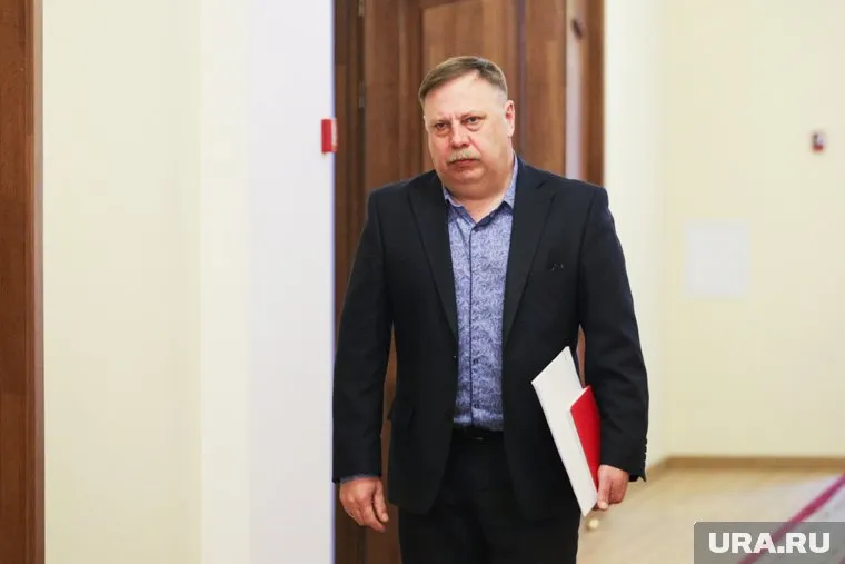 Старожил курганского правительства управделами Евгений Семенов уволился