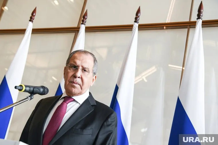 Российским войскам запрещено наносить удары по гражданским объектам, потому спецоперация длится три месяца, заявил Сергей Лавров