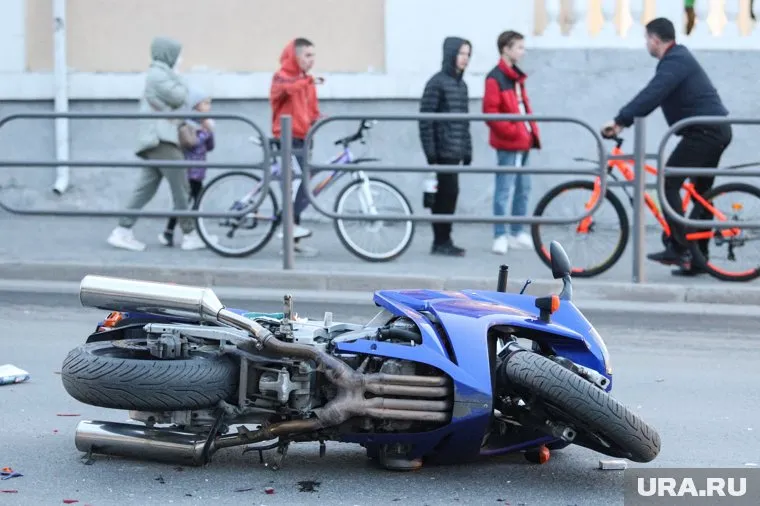Курганские подростки на питбайке и врезались в легковой автомобиль (архивное фото)