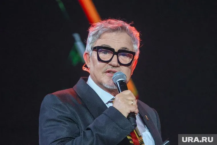 Дмитрий Дибров не будет использовать тему возможного развода для привлечения внимания публики к себе, заявил Дворцов 