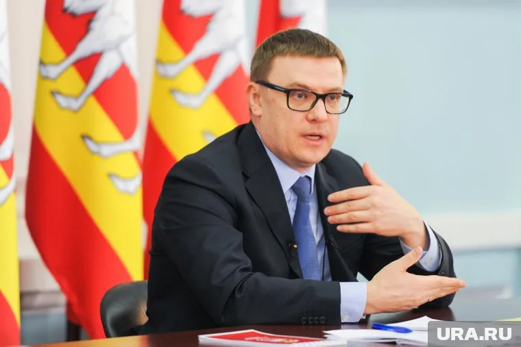 Глава региона использовал уже три красных блокнота