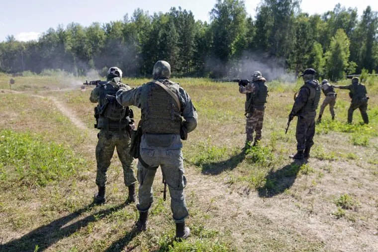 Тренировка добровольцев перед отправкой в Украину. Свердловская область