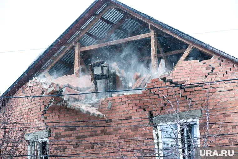 По предварительной информации, в дом Вадатурского попала часть ракеты ПВО