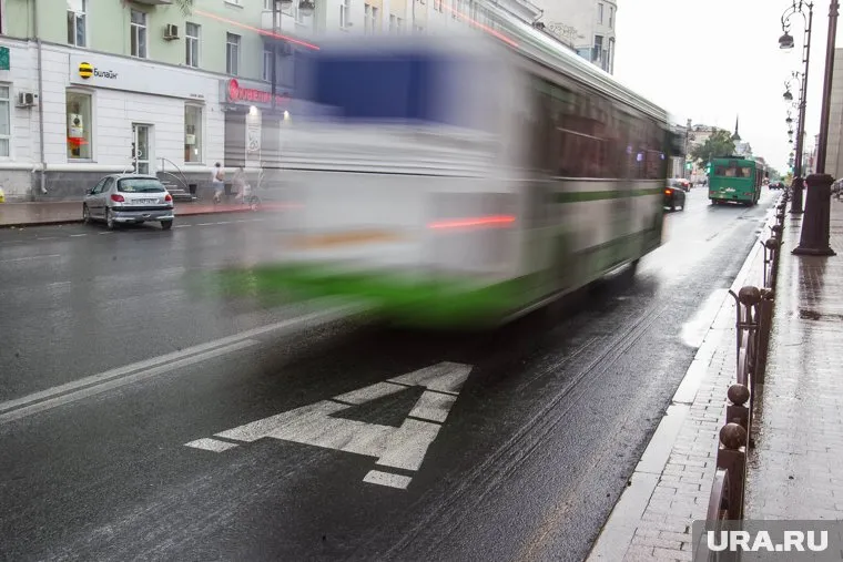 Водитель выставил из автобуса ребенка с льготной картой