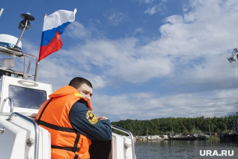 Спасатели привлекают новые средства к поискам упавшего парапланериста