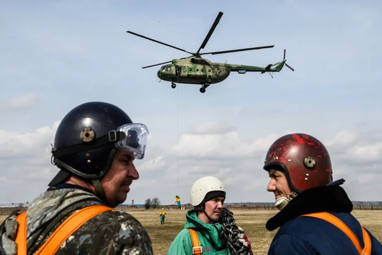 Тренировка десантников-пожарных. Свердловская область, поселок Заря