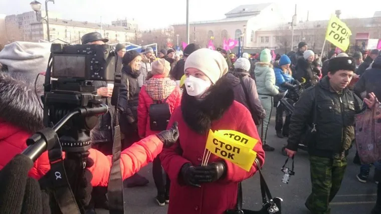 Митинг в Челябинске в сквере Колющенко необр
