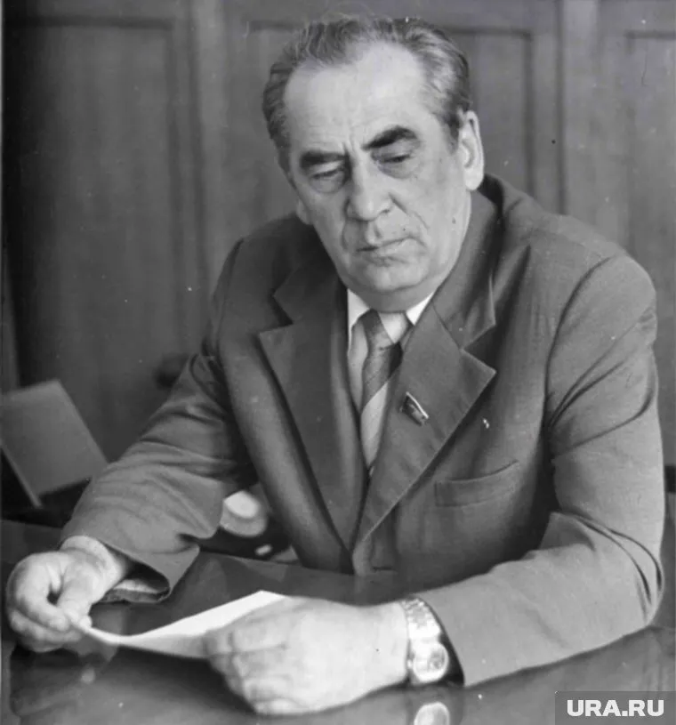 Борис Коноплев продвигался по партийной линии с 1945 года