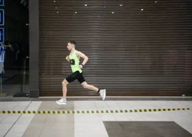 Сотни екатеринбуржцев носятся по крупному ТЦ: что там происходит