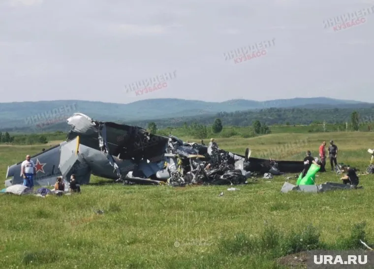 На данный момент известны две версии трагедии с самолетом в Кузбасе