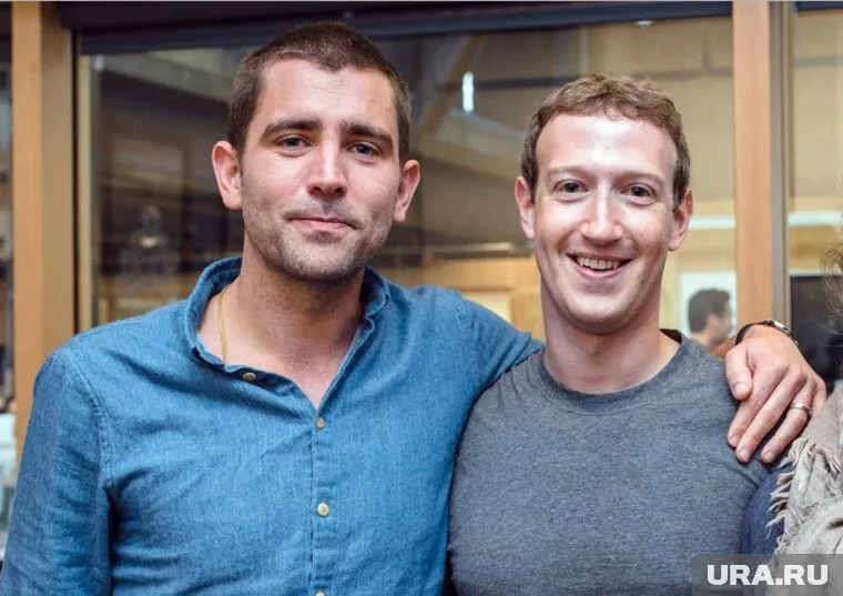 Кокс (слева) решил оставить компанию Цукерберга