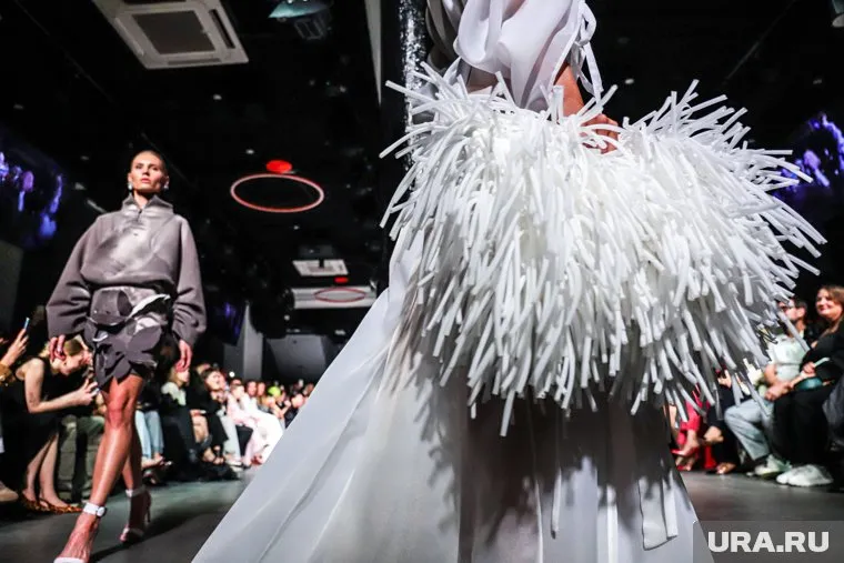 Сцена оперного театра превратиться в подиум