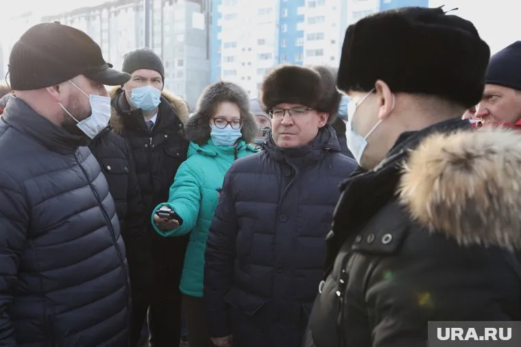 Владимир Якушев (в центре фото) оценил планы властей по развитию Заозерного района Кургана