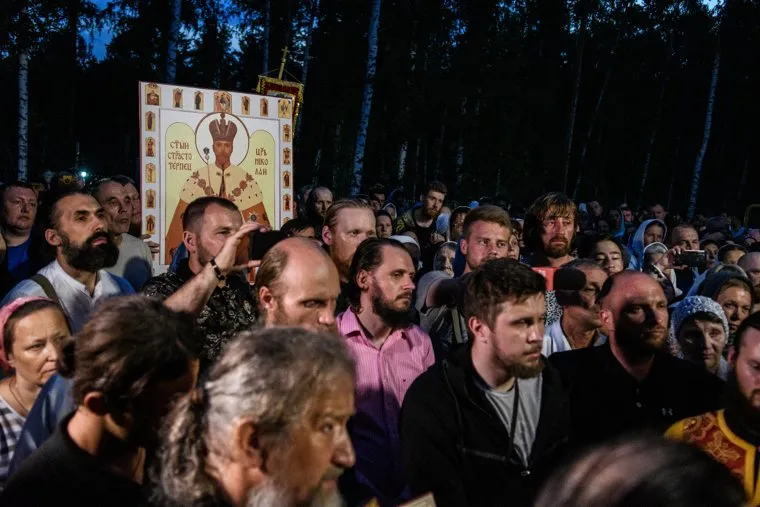 Крестный ход в Среднеуральском женском монастыре. Екатеринбург
