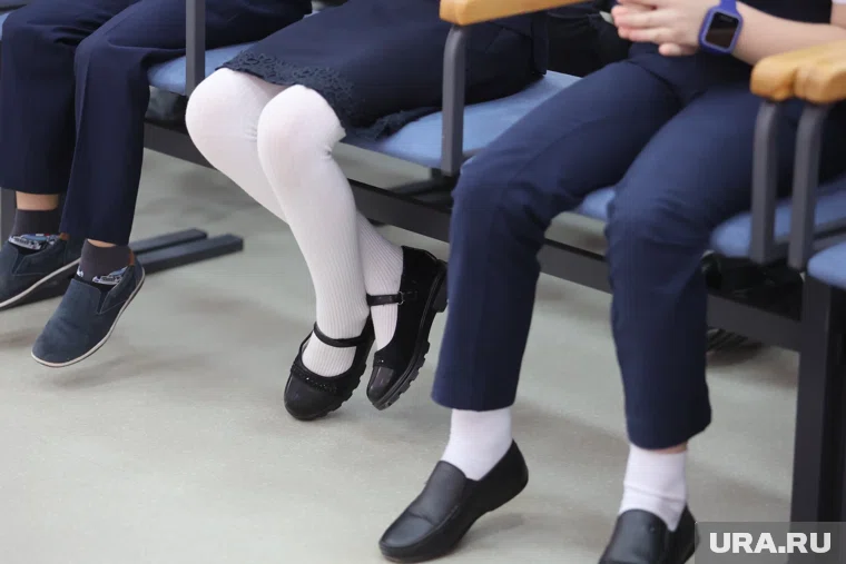 Школьники Сургутского района задавали мэру Андрею Трубецкому личные вопросы во время экскурсии