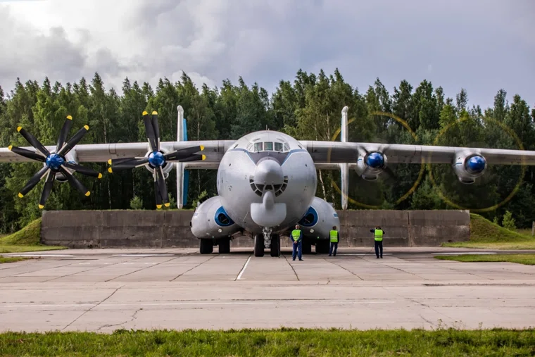 В Ивановской области упал самолет Ан-22 "Антей" (архивное фото)