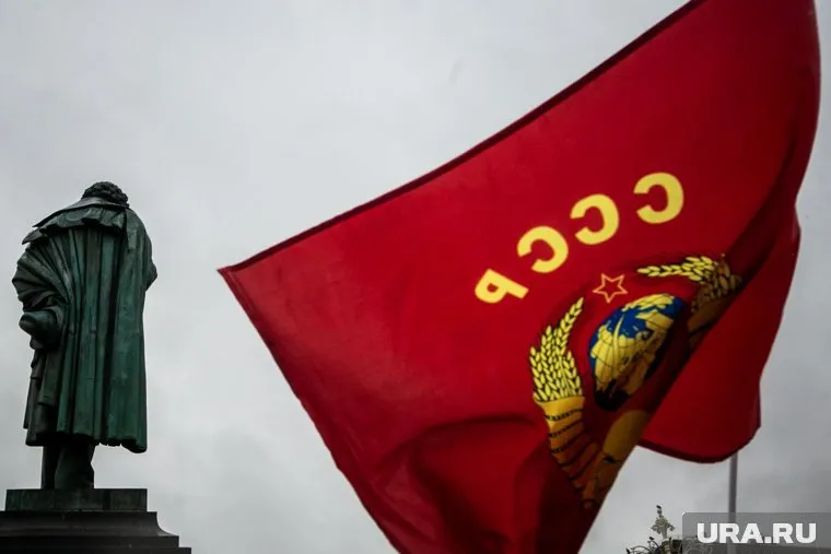 За публичное отождествление СССР и нацистской Германии грозит штраф до 5 тыс. рублей