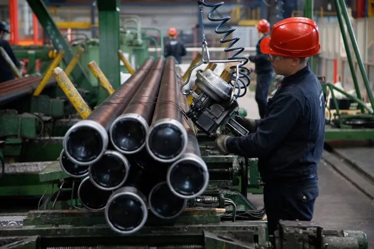 Экскурсии для участников региональной программы XIX Всемирного фестиваля молодежи и студентов. Екатеринбург, трубы, цех, пнтз, первоуральский новотрубный, рабочий, завод