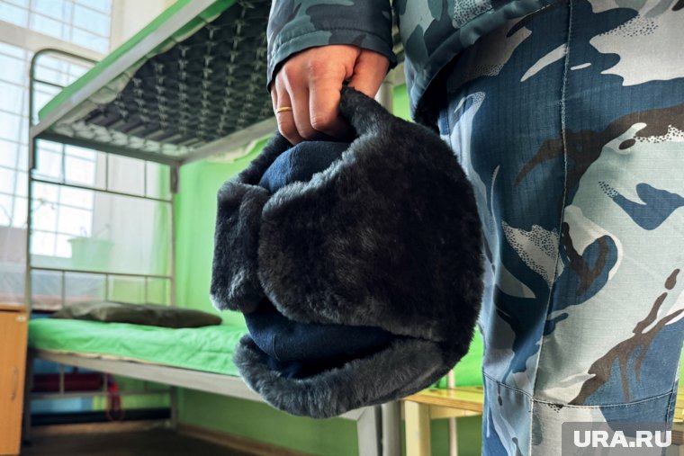 Бывшего курганского тюремщика будут повторно судить за доставку телефонов зекам 