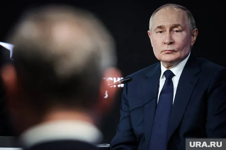 К 8 утра по местному времени все экземпляры газеты с фотографией Путина были раскуплены, сообщает «Российская газета»