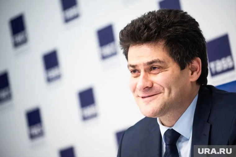 Мэр увеличил зарплату врачам и медсестрам