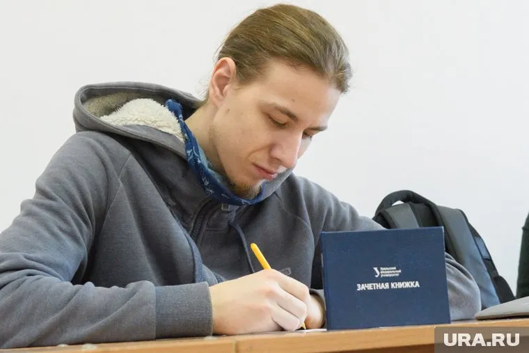 Отчисленным студентам советуют подать в суд и написать жалобу в Минобр