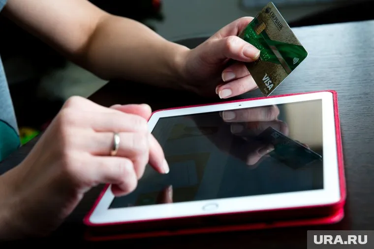 Российские банки стали выдавать на 20% меньше кредиток