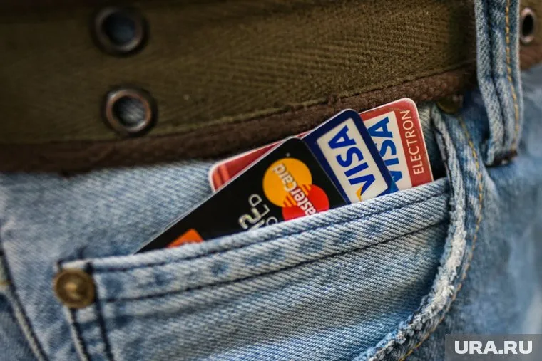 Visa может отменить комиссию за переводы, чтобы конкурировать с Системой быстрых платежей, считают эксперты