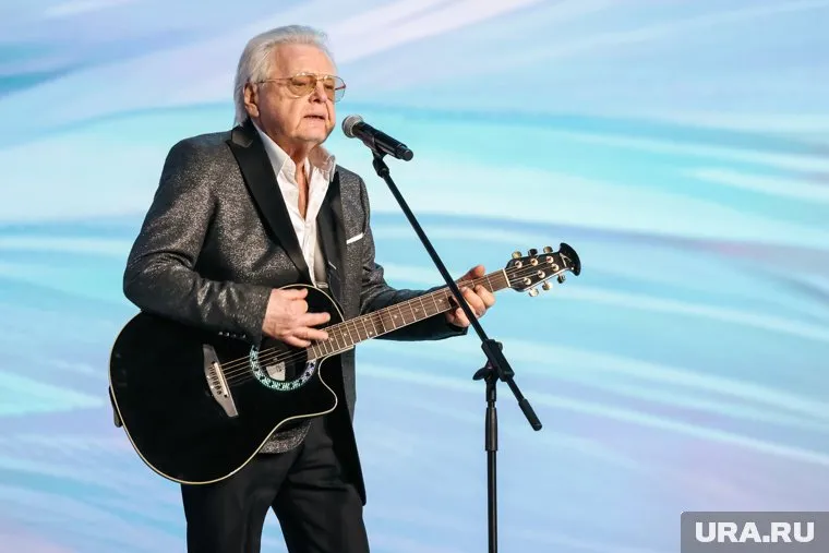 Антонов заявил, что каждый месяц по 60 кг семечек для бездомных животных