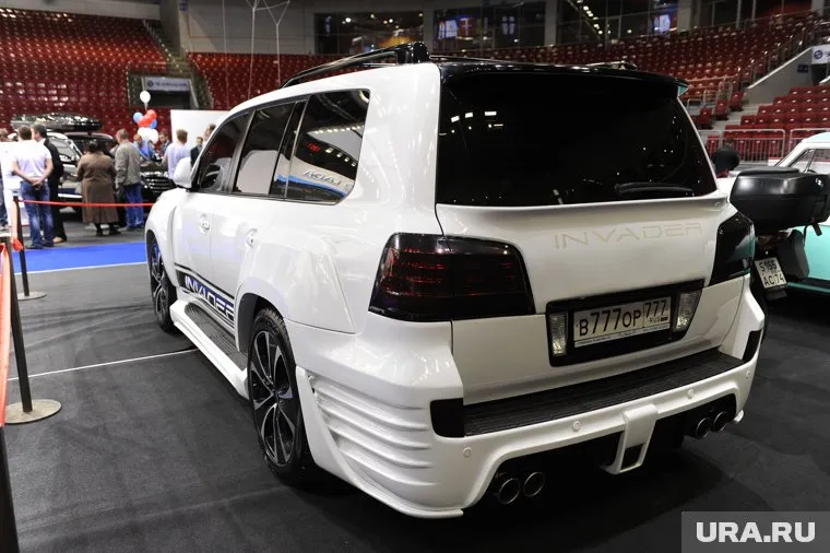 Желающие приобрести номера покупают их вместе с машинами