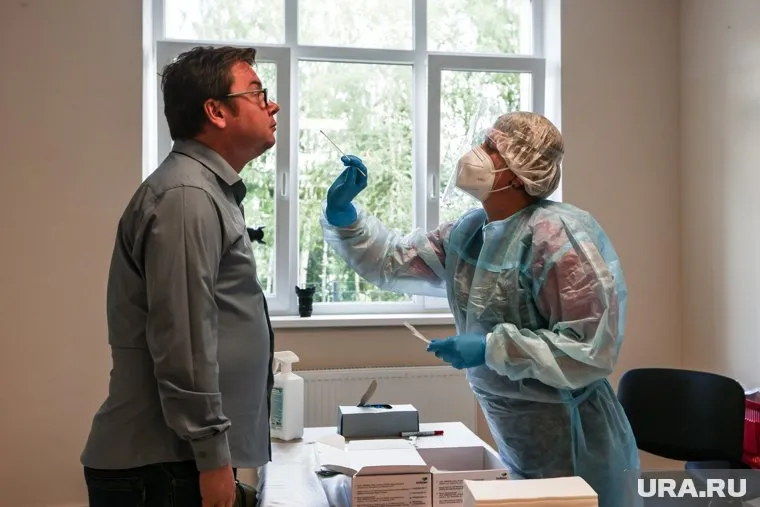 Шестая волна коронавируса в РФ будет идти на спад примерно месяц