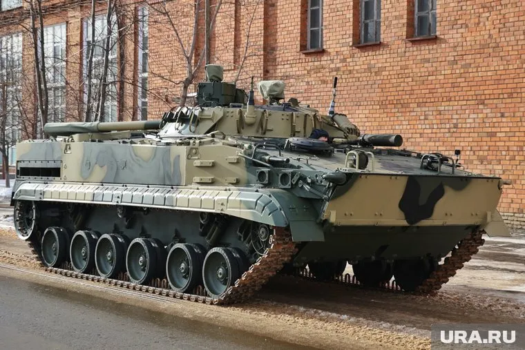 В ЛНР проходит обучение экипажей БМП-3 по уничтожению бронемашин