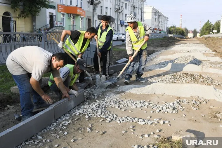 Сотрудница ОВД поставляла мигрантов на стройки