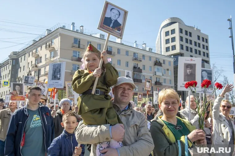 Пермяки пронесли портреты своих героев в «Бессмертном полку»