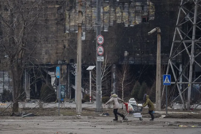 Эвакуация людей из осажденного Мариуполя. Украина