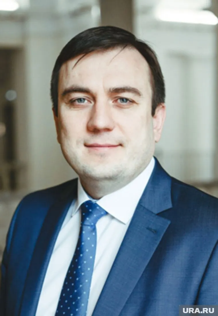 По словам источников, в министерстве образования Сергей Кузьмин курировал вопросы экономики