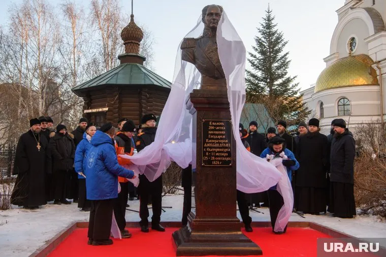 Памятник открыли на площадке возле Храма на Крови