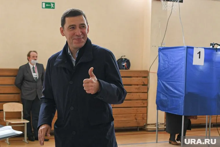 По данным источника URA.RU, после обработки 63% протоколов Евгений Куйвашев набрал 65,9% голосов