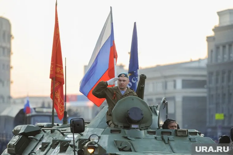 Молодой человек нанес краской надписи на боевую машину десанта (архивное фото)