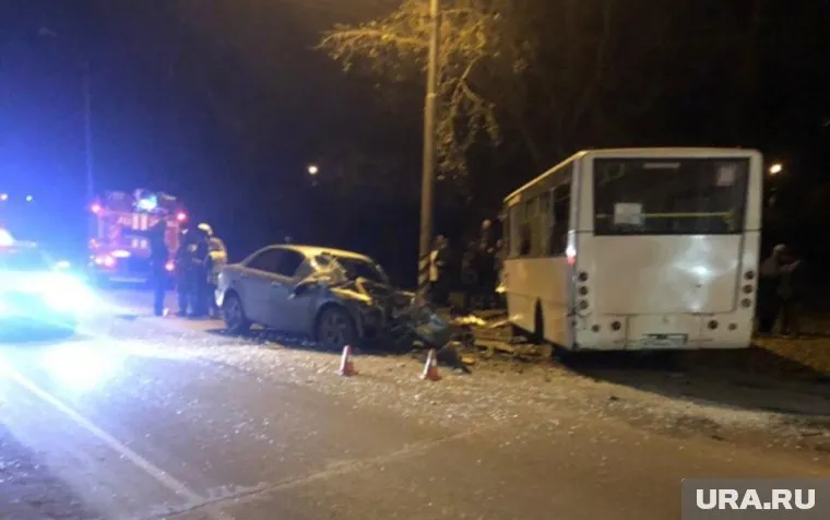 При ДТП пострадали 16 человек