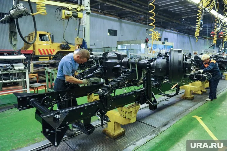 Все отрасли российской промышленности испытывали нехватку кадров в 2023 году