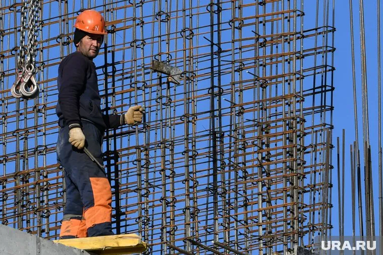 У силовиков возникли вопросы к депутату из ХМАО, которые прописывал у себя мигрантов