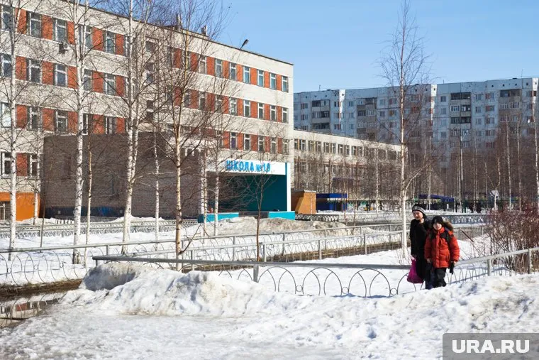 Нижневартовские мошенники пытаются заработать на престиже школ