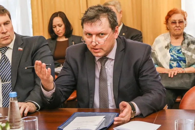 Заседания комитета Курганской областной Думы по законодательству и государственному строительству.Курган., шалютин борис