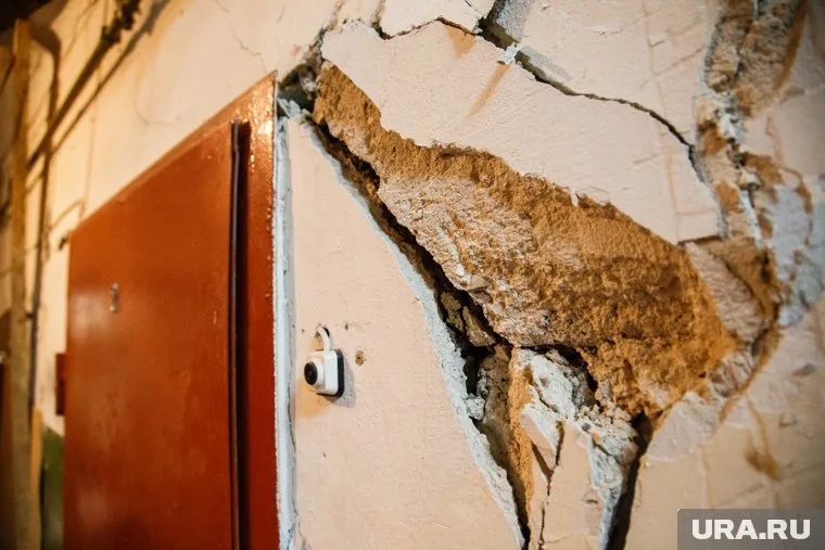 Стены новостроек начали лопаться практически сразу после заселения жильцов