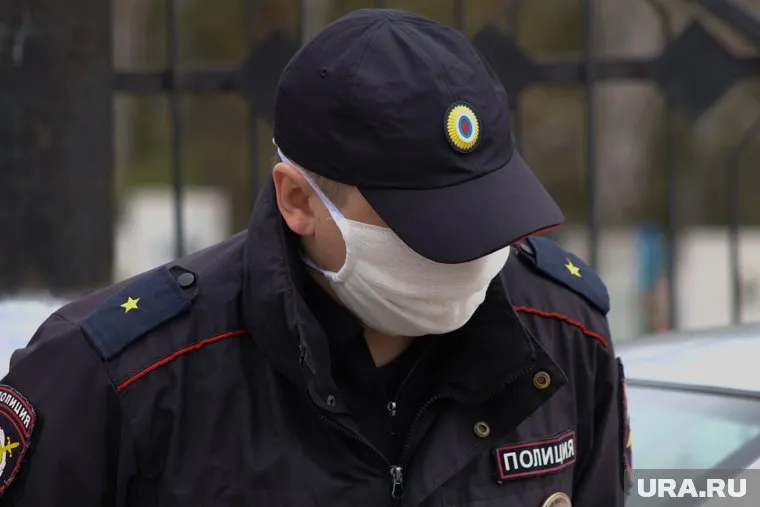 Полиция ищет сбежавших из психбольницы пациентов