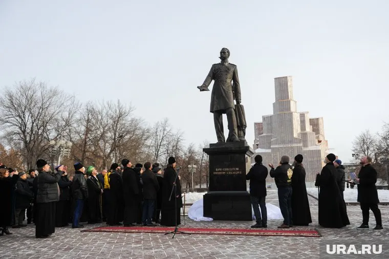 В Челябинске появился памятник Александру II