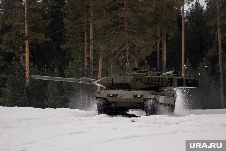 Польша обещала предоставить Украине танковую роту Leopard