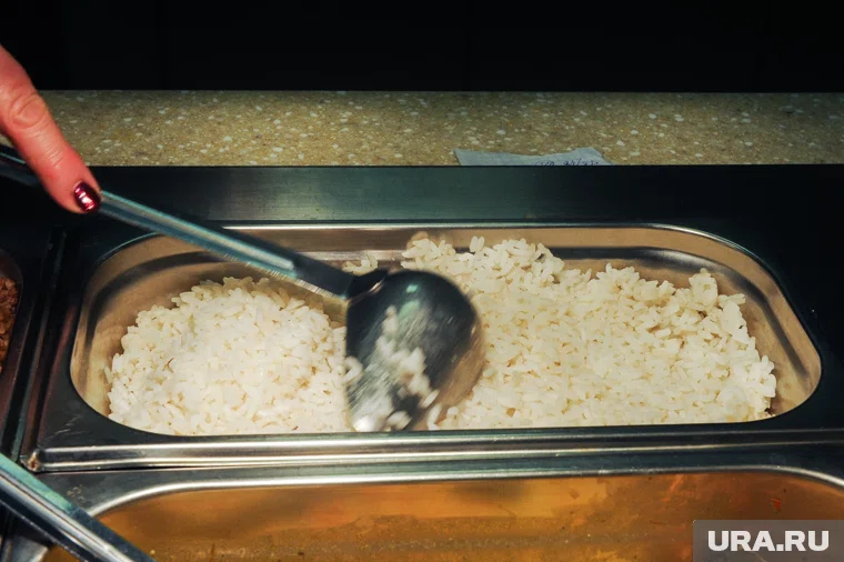 Участники вынужденно питались одним рисом 